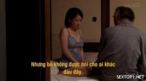 Trước nguy cơ bị quản lý sa thải, anh chồng đành nhìn cô vợ bị cấp trên làm tình để cứu vãn