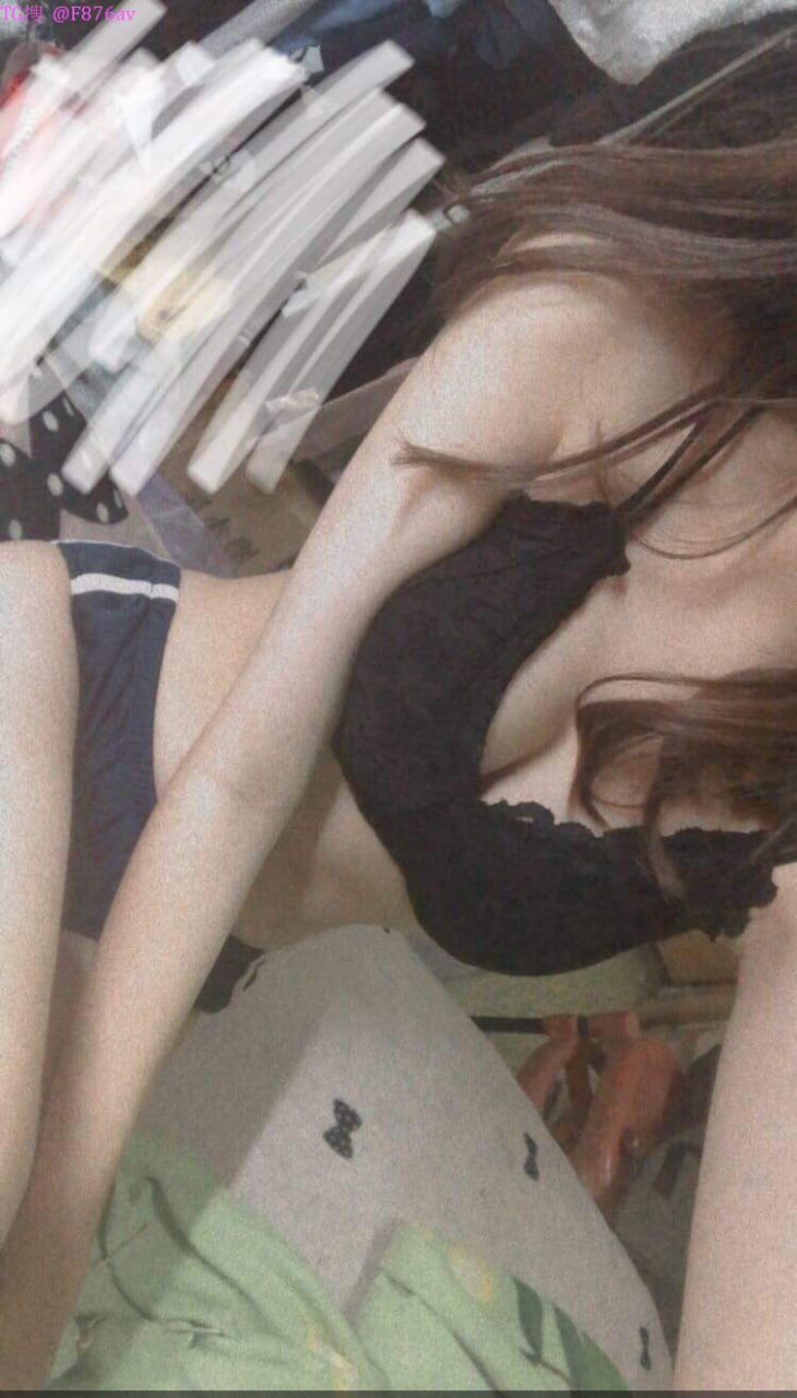 Hẹn hò nhưng không yêu cùng 2 em đồng nghiệp