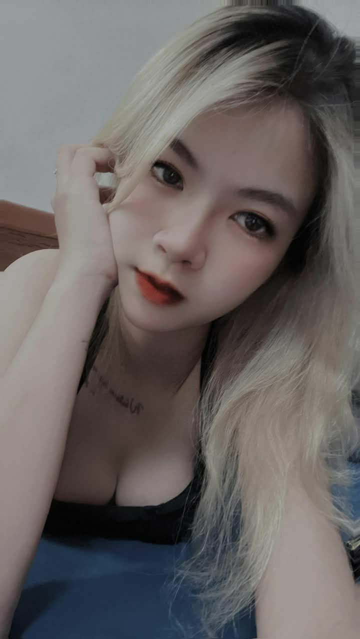 Người vợ về nhà bố má đẻ sau cuộc cãi nhau, Anh xã rủ cô bạn thân về nhà tâm sự…